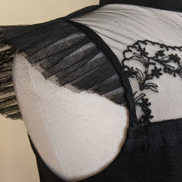 Forever 21 Black Sleeveless Blouse /Top with Ruffles Small - Picture 6 of 16